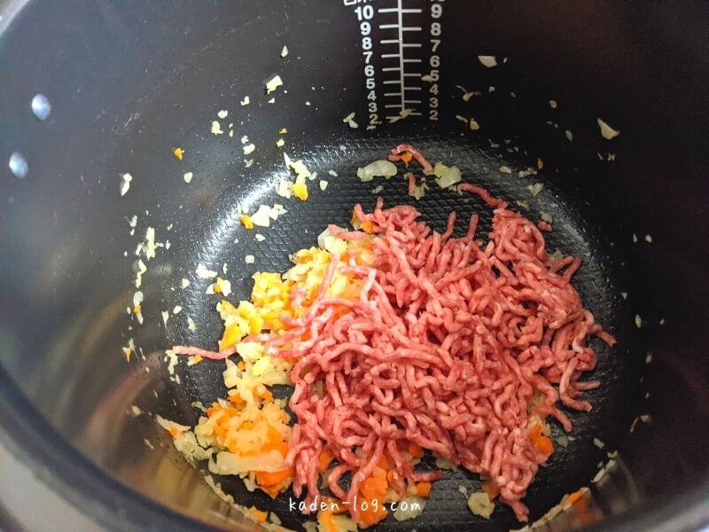 クックフォーミーの鍋を使って炒め調理
