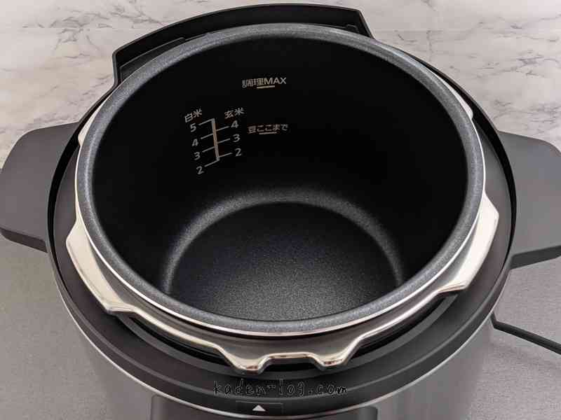 パナソニックの電気圧力鍋SR-MP300は5合まで炊飯可なサイズ