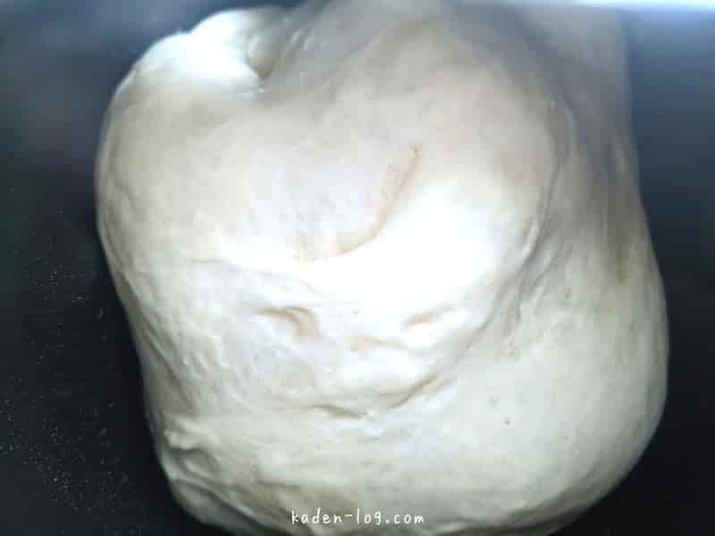 siroca（シロカ）のホームベーカリー SHB-712/722の内部で発酵がすすんで膨らんだ食パン生地