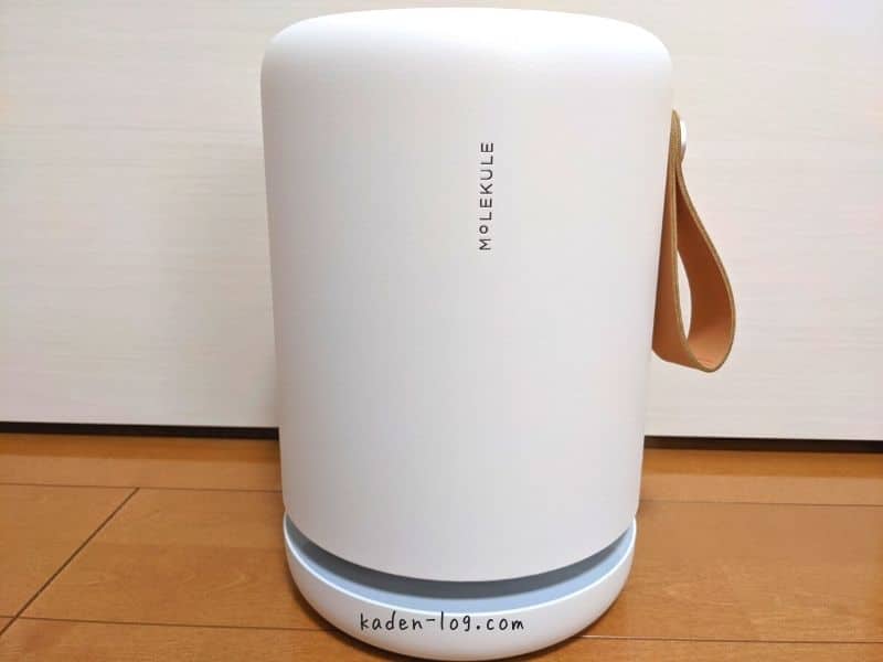 空気清浄機Molekule Air Mini+（モレキュル エアー ミニ＋）はホワイトのシンプルなデザイン