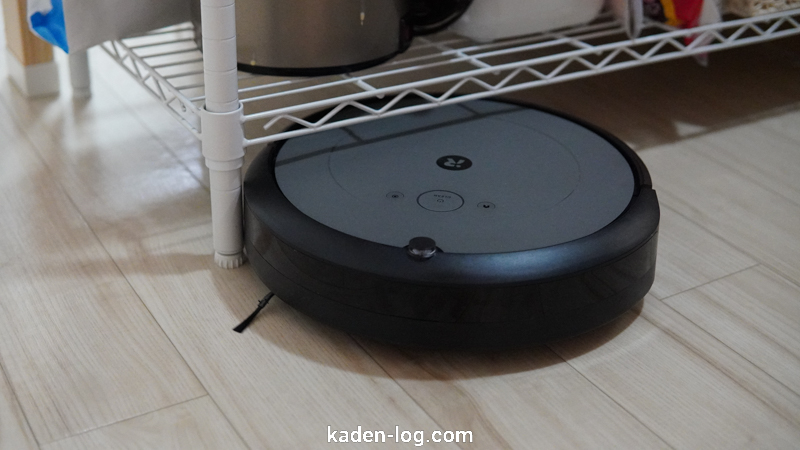 ロボット掃除機iRobotルンバi2は厚型なので家具の下の掃除に注意が必要