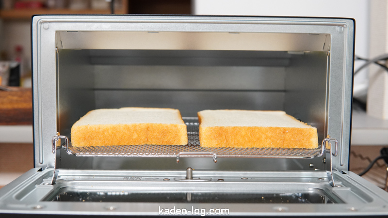 象印STANオーブントースターEQ-FA22はまとめて2枚まで食パンを焼けるサイズ感
