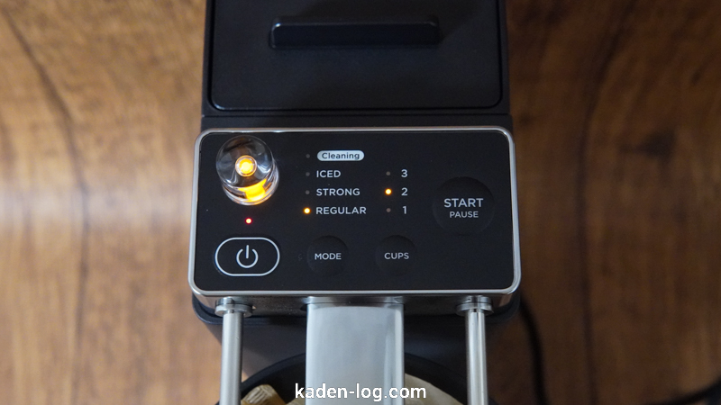 コーヒーメーカーBALMUDA（バルミューダ）The Brew上部のボタンから抽出モードや抽出杯数を選ぶ